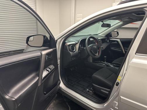 2016 Toyota RAV4 Hybrid XLE