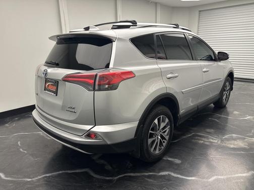 2016 Toyota RAV4 Hybrid XLE