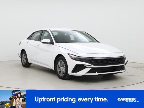 White 2025 Hyundai ELANTRA SE
