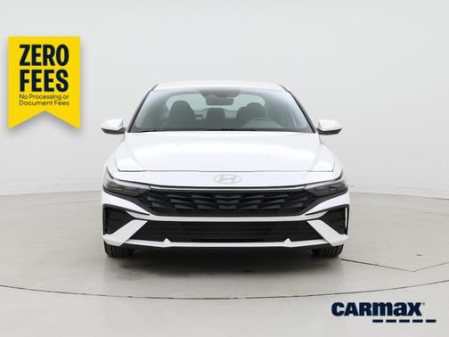 White 2025 Hyundai ELANTRA SE