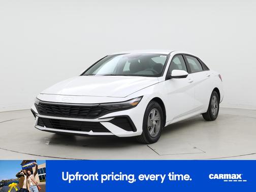 White 2025 Hyundai ELANTRA SE