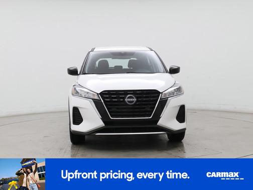 White 2022 Nissan Kicks S