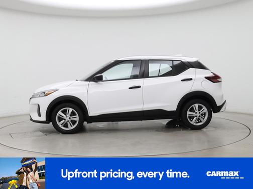 White 2022 Nissan Kicks S