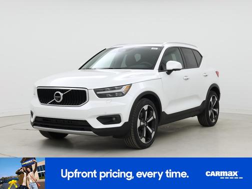 White 2021 Volvo XC40 T5 Momentum