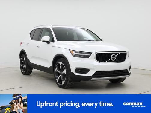 White 2021 Volvo XC40 T5 Momentum