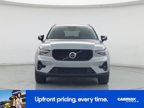 2024 Volvo XC40 B5 Plus Dark Theme
