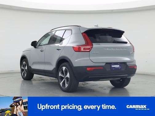 2024 Volvo XC40 B5 Plus Dark Theme