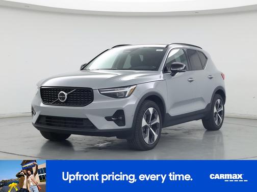 2024 Volvo XC40 B5 Plus Dark Theme