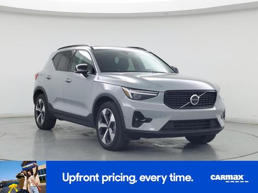 2024 Volvo XC40 B5 Plus Dark Theme