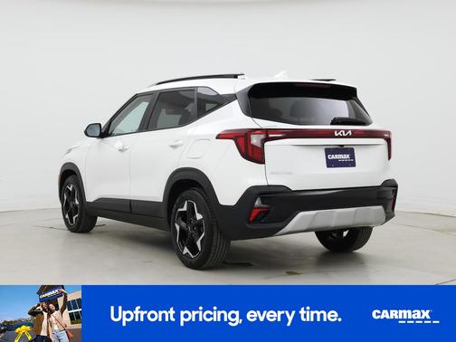 White 2025 Kia Seltos S