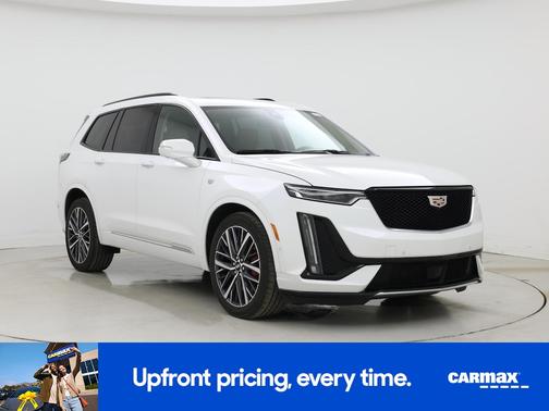 White 2023 Cadillac XT6 Sport