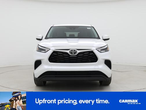 White 2023 Toyota Highlander LE