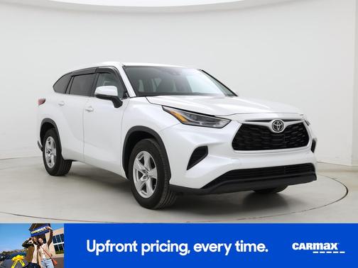 White 2023 Toyota Highlander LE