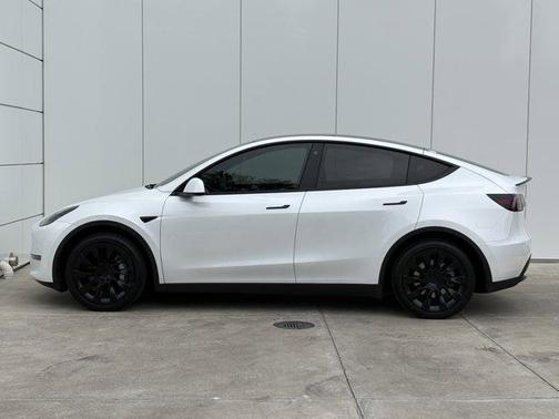 White 2023 Tesla Model Y Long Range