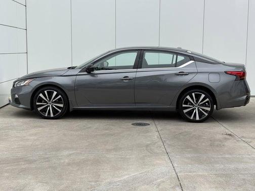 Gun Metallic 2022 Nissan Altima 2.5 SR