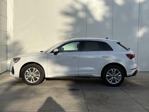 2024 Audi Q3 45 S line Premium