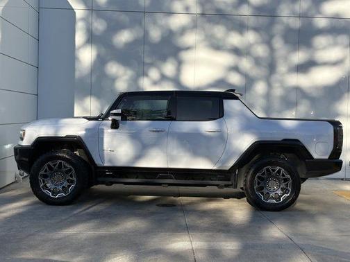 White 2025 GMC HUMMER EV Pickup 2X