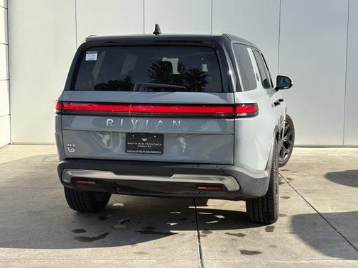 2024 Rivian R1S Adventure