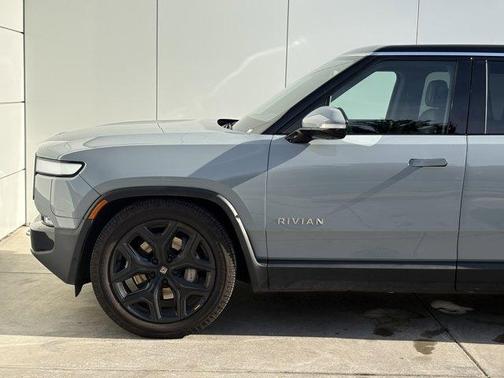 2024 Rivian R1S Adventure