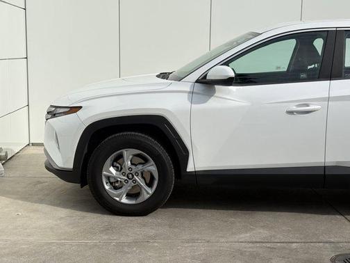 2022 Hyundai TUCSON SE