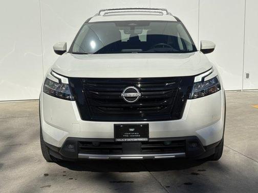 White 2023 Nissan Pathfinder Platinum