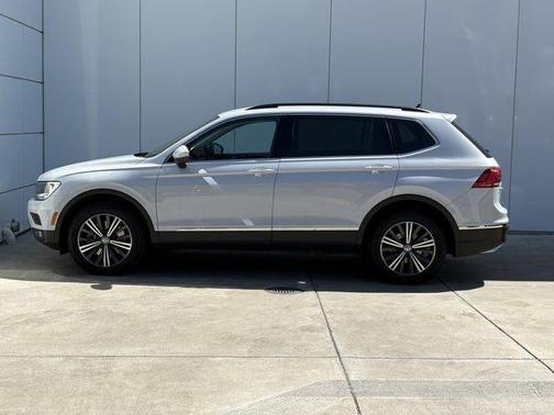 White Silver Metallic 2018 Volkswagen Tiguan 2.0T SE