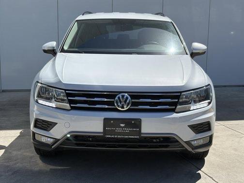 White Silver Metallic 2018 Volkswagen Tiguan 2.0T SE
