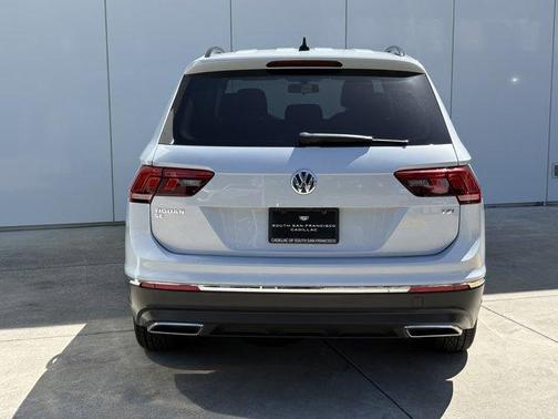 White Silver Metallic 2018 Volkswagen Tiguan 2.0T SE