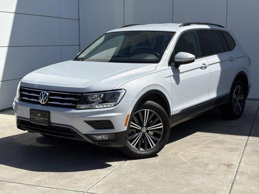 White Silver Metallic 2018 Volkswagen Tiguan 2.0T SE