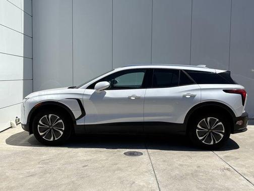 Iridescent Pearl Tricoat 2024 Chevrolet Blazer EV eAWD LT