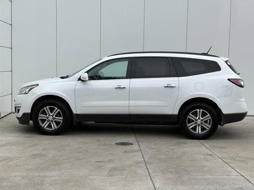 Summit White 2016 Chevrolet Traverse 2LT