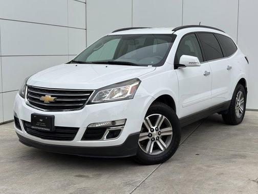 Summit White 2016 Chevrolet Traverse 2LT