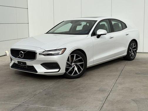 2020 Volvo S60 T5 Momentum