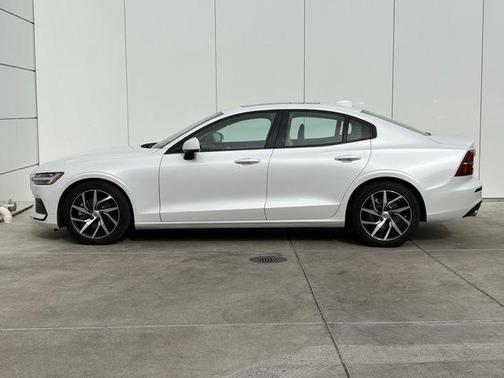2020 Volvo S60 T5 Momentum