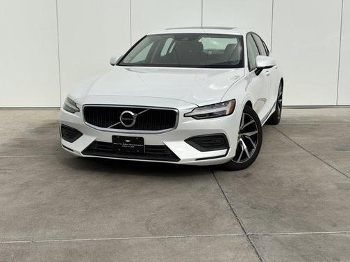 2020 Volvo S60 T5 Momentum