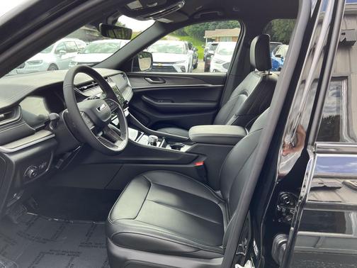 High Gloss Black 2027 Jeep Grand Cherokee Limited