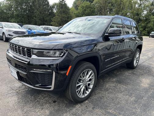 High Gloss Black 2027 Jeep Grand Cherokee Limited