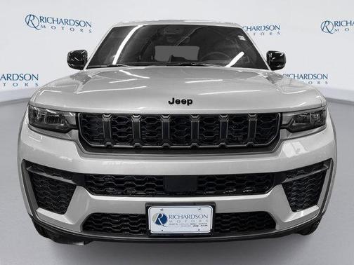 2026 Jeep Grand Cherokee Altitude