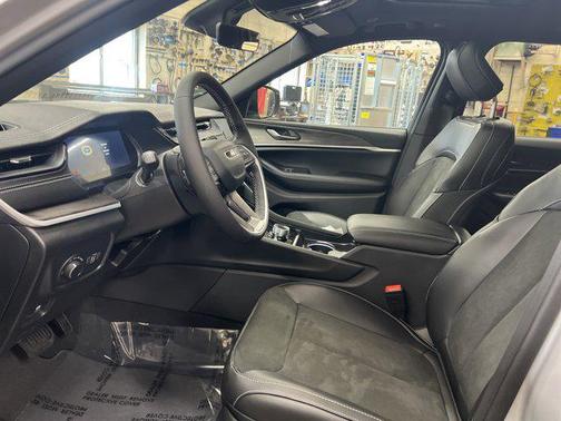 2026 Jeep Grand Cherokee Altitude