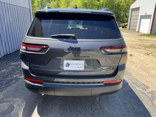 Baltic Gray Metallic Clearcoat 2026 Jeep Grand Cherokee L Altitude