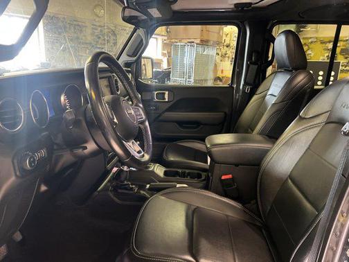 2021 Jeep Gladiator Overland