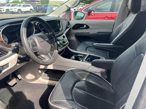 Bright White Clearcoat 2022 Chrysler Pacifica Limited