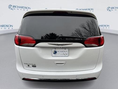 2020 Chrysler Pacifica Touring-L Plus