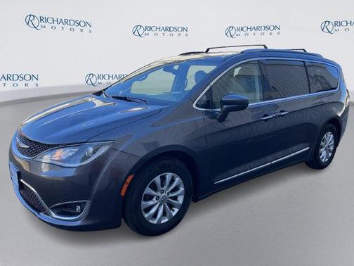 2018 Chrysler Pacifica Touring-L