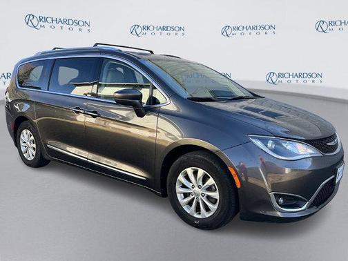 2018 Chrysler Pacifica Touring-L