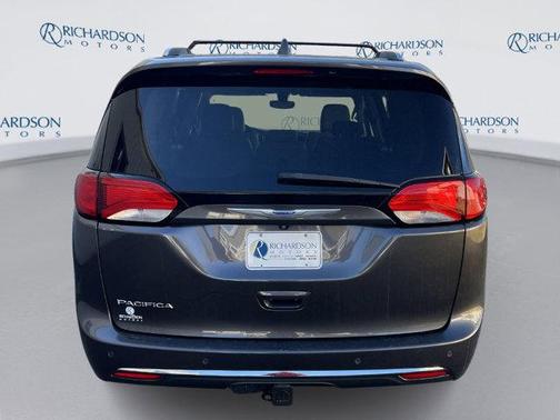 2018 Chrysler Pacifica Touring-L