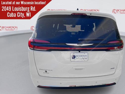 Bright White Clearcoat 2026 Chrysler Pacifica L