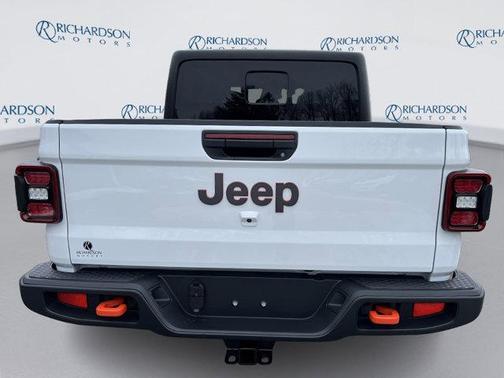 Bright White Clearcoat 2026 Jeep Gladiator Mojave 4x4