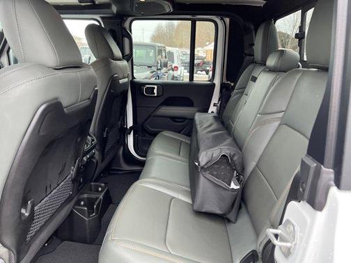 Bright White Clearcoat 2026 Jeep Gladiator Mojave 4x4