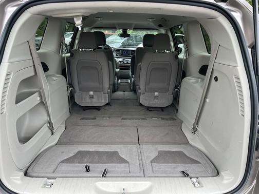 Molten Silver 2017 Chrysler Pacifica LX